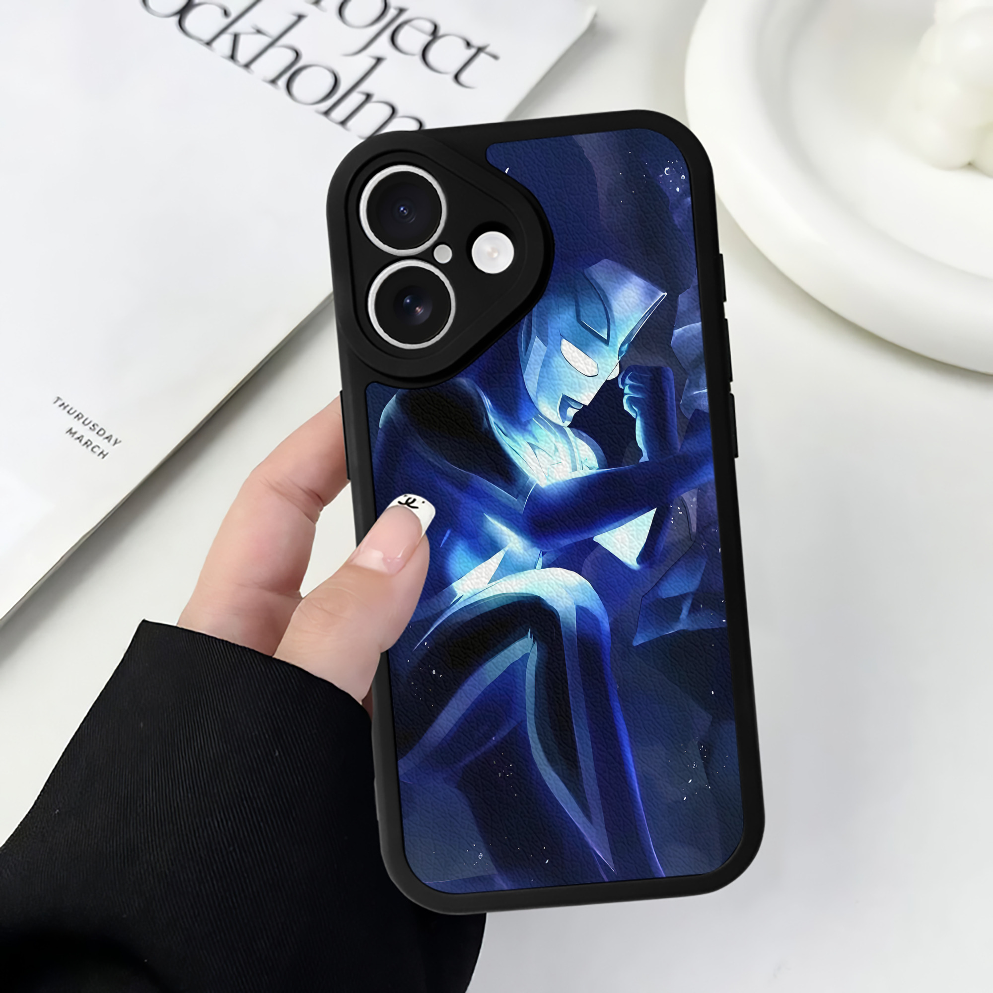 （画像用） ウルトラマン Ultraman 【iPhone 16シリーズ対応】シリコンスマホケース（レザー調） 材質：シリコン